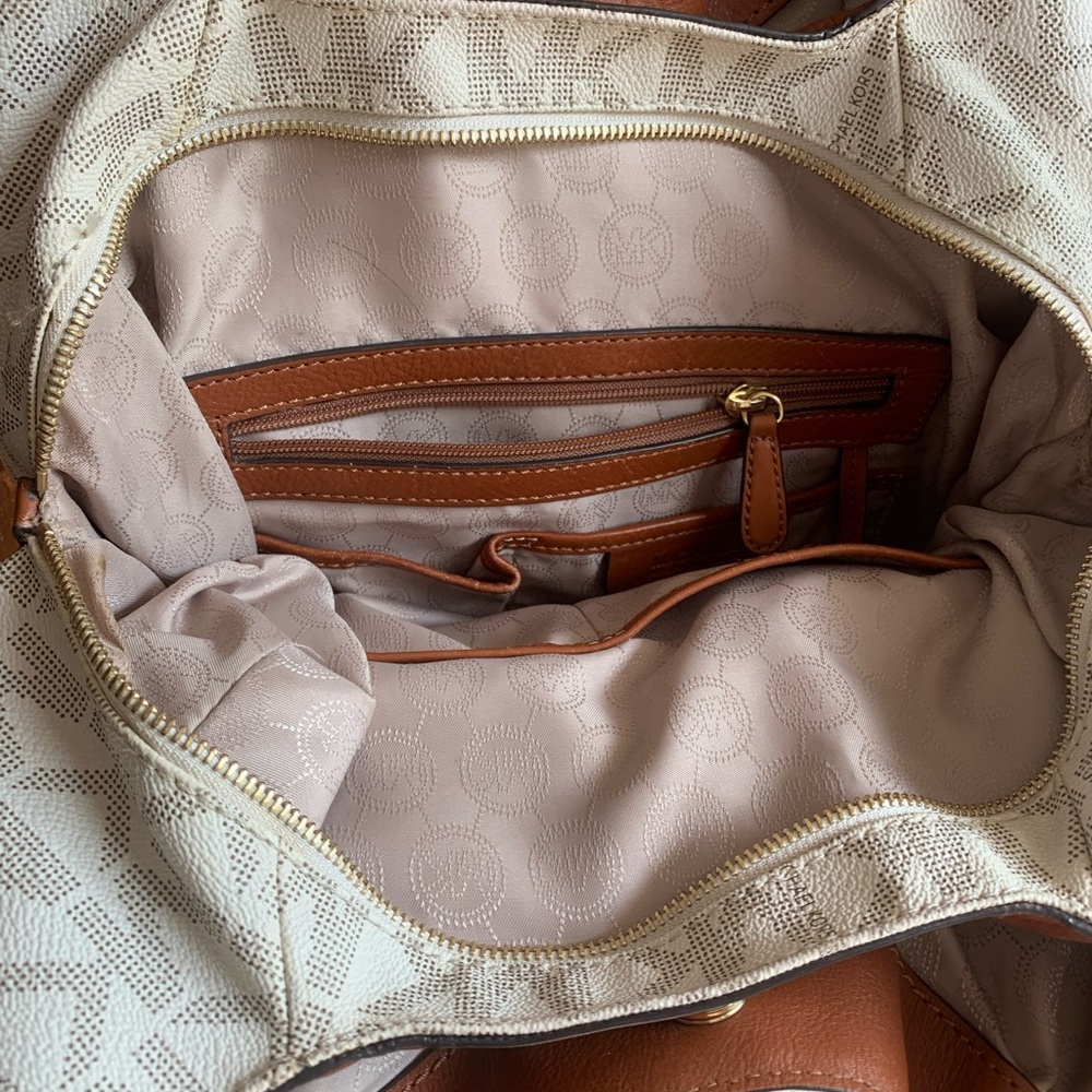 Michael Kors - Monogram Purse  3 compartment Gently Used Shoulder bag - Picture 4 of 15